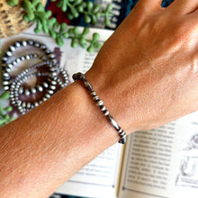 Load image into Gallery viewer, Torpedo Navajo-Style Pearl Stretch Bracelet PREORDER
