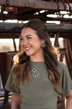 Load image into Gallery viewer, Feelin' Lucky Horseshoe Necklace
