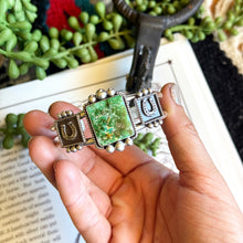 Load image into Gallery viewer, The Horseshoe Statement Cuff
