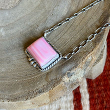 Load image into Gallery viewer, Pink Conch Bar Necklace
