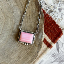 Load image into Gallery viewer, Pink Conch Bar Necklace
